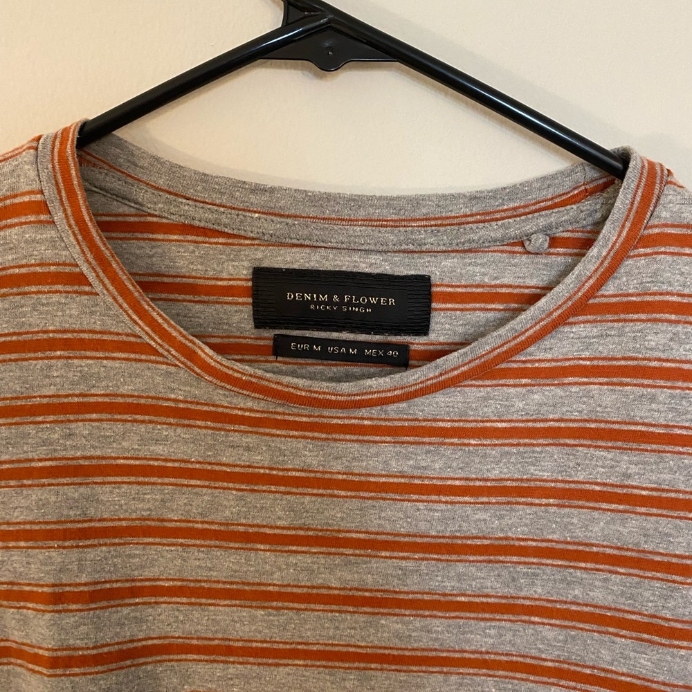 Orange and gray striped tshirt.